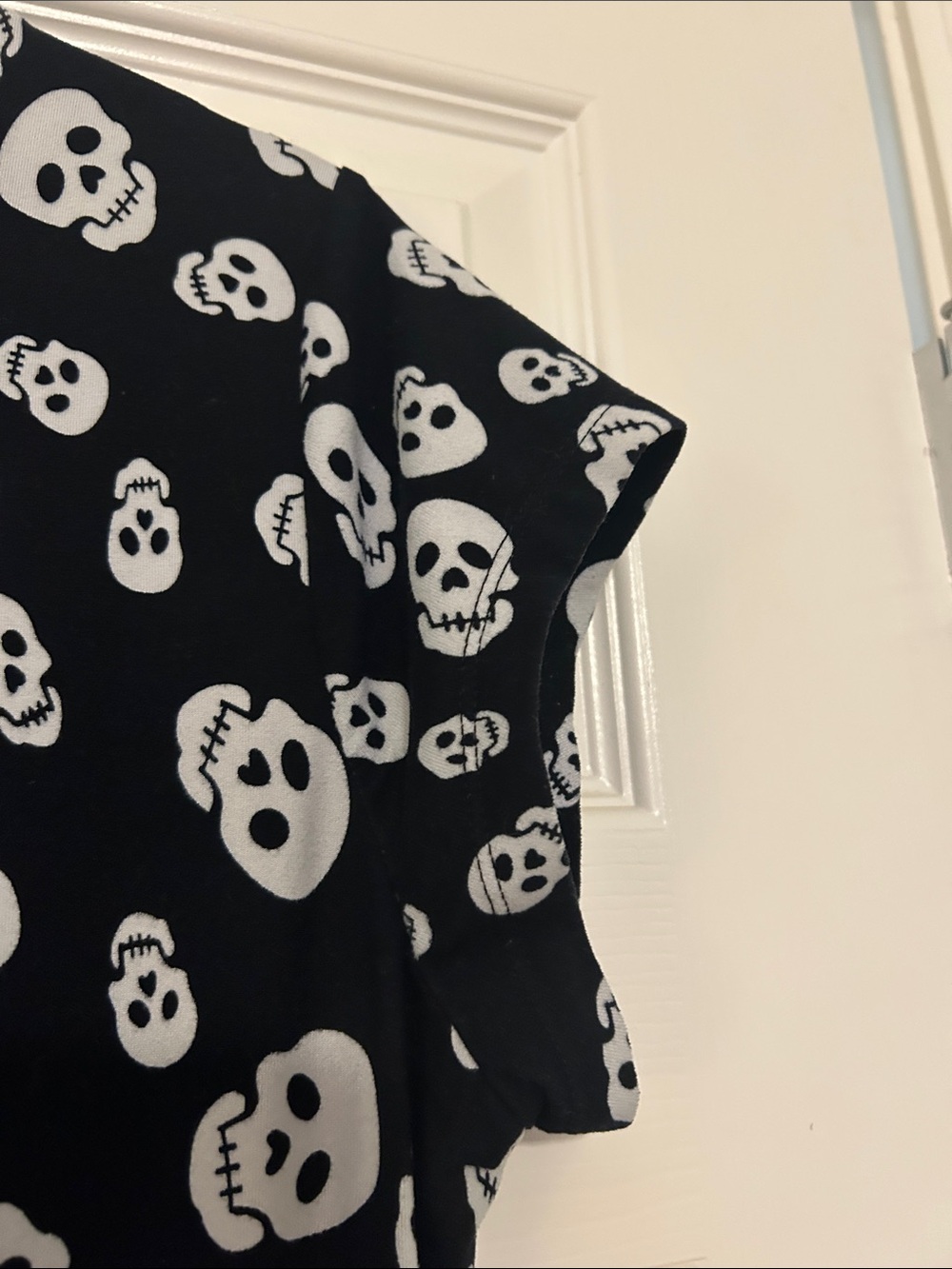 Unique Vintage Wiggle Dress in Skull Print - Picture 7 of 9